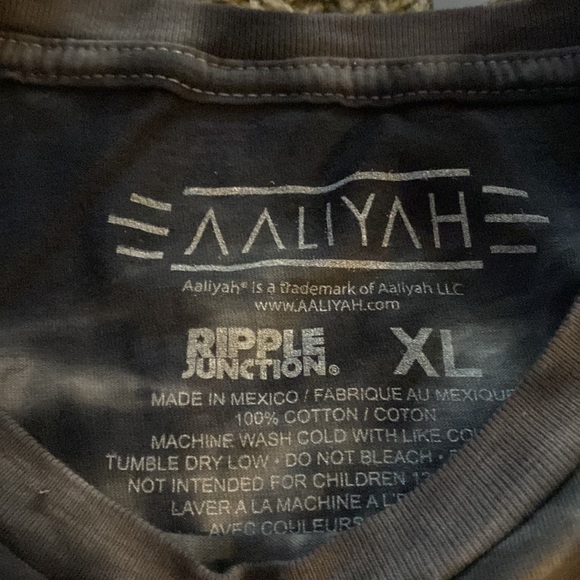 Mens Aaliyah Tee - Picture 3 of 3